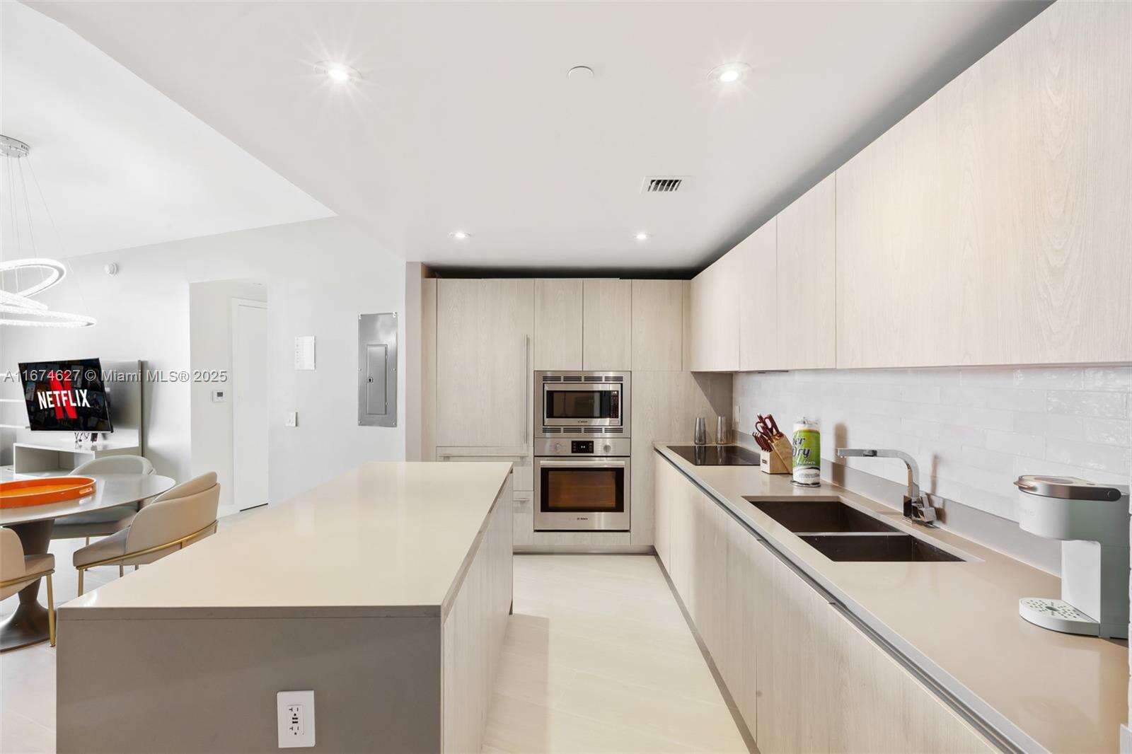 Hyde Resort at 4111 Ocean Dr, Hollywood, FL 33019 - For Sale photo 2