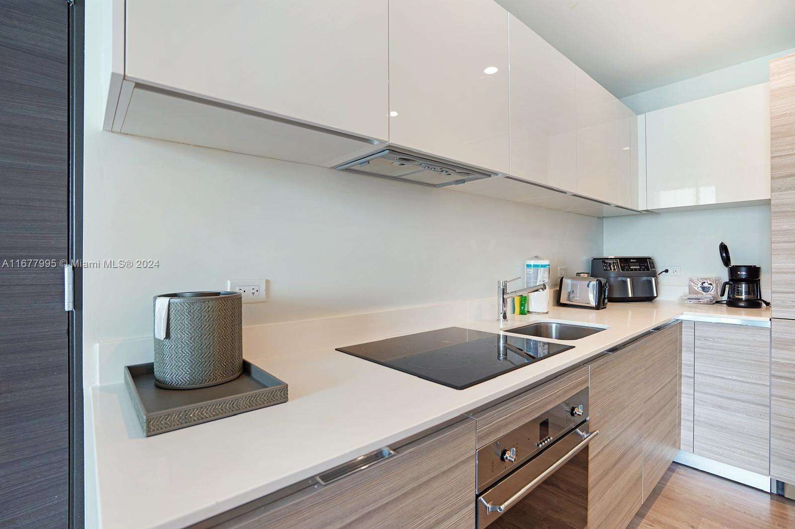 Hollywood, FL 33019 - For Sale photo 12