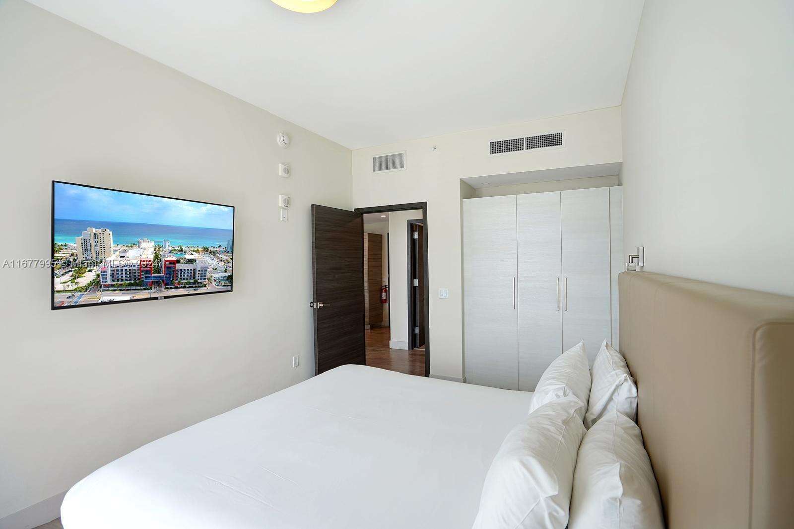 Hollywood, FL 33019 - For Sale photo 4
