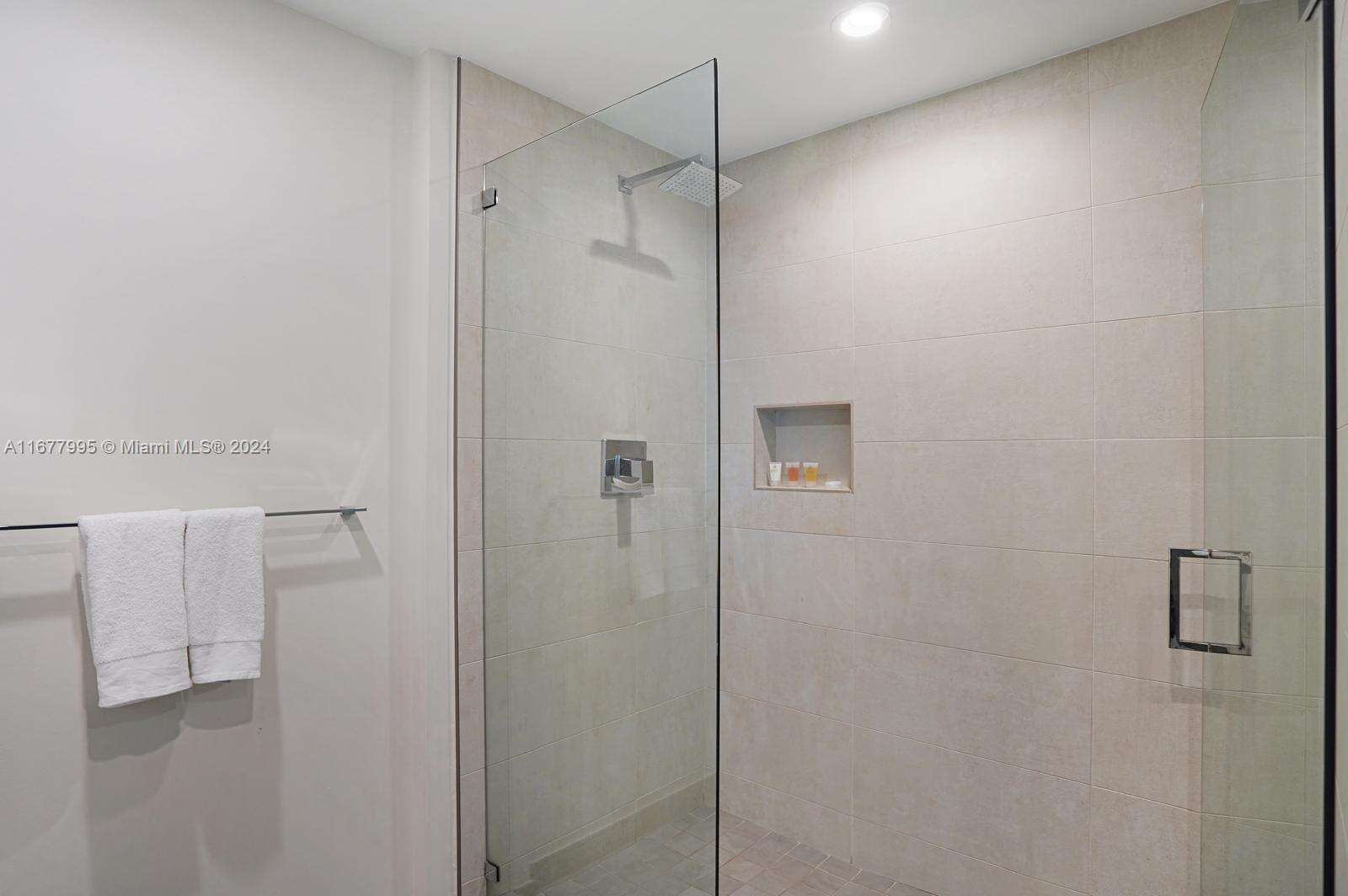 Hollywood, FL 33019 - For Sale photo 6