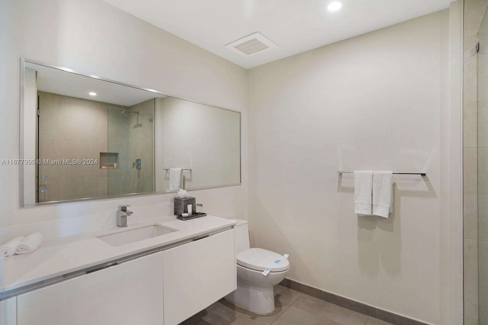 Hollywood, FL 33019 - For Sale photo 7