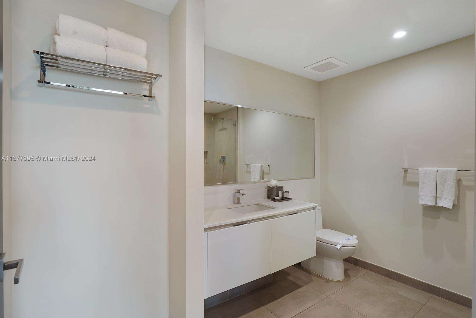 Hollywood, FL 33019 - For Sale photo 8