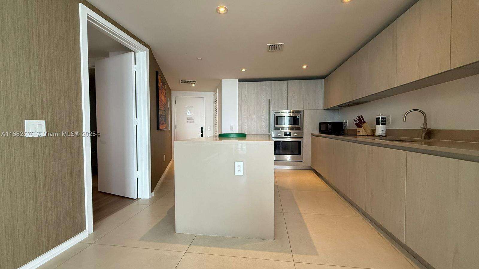 Hyde Resort at 4111 Ocean Dr, Hollywood, FL 33019 - For Sale photo 24
