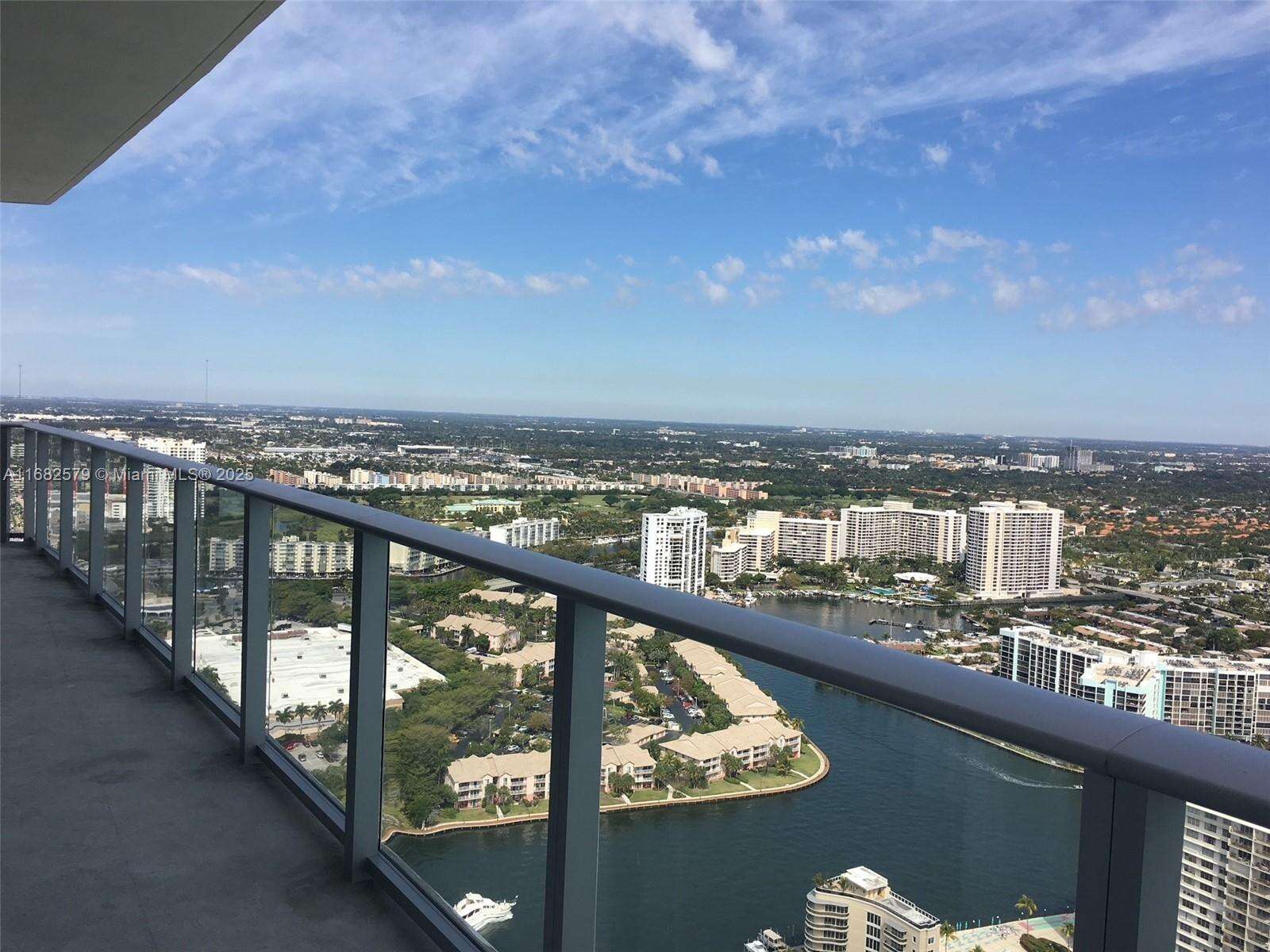Hyde Resort at 4111 Ocean Dr, Hollywood, FL 33019 - For Sale photo 4