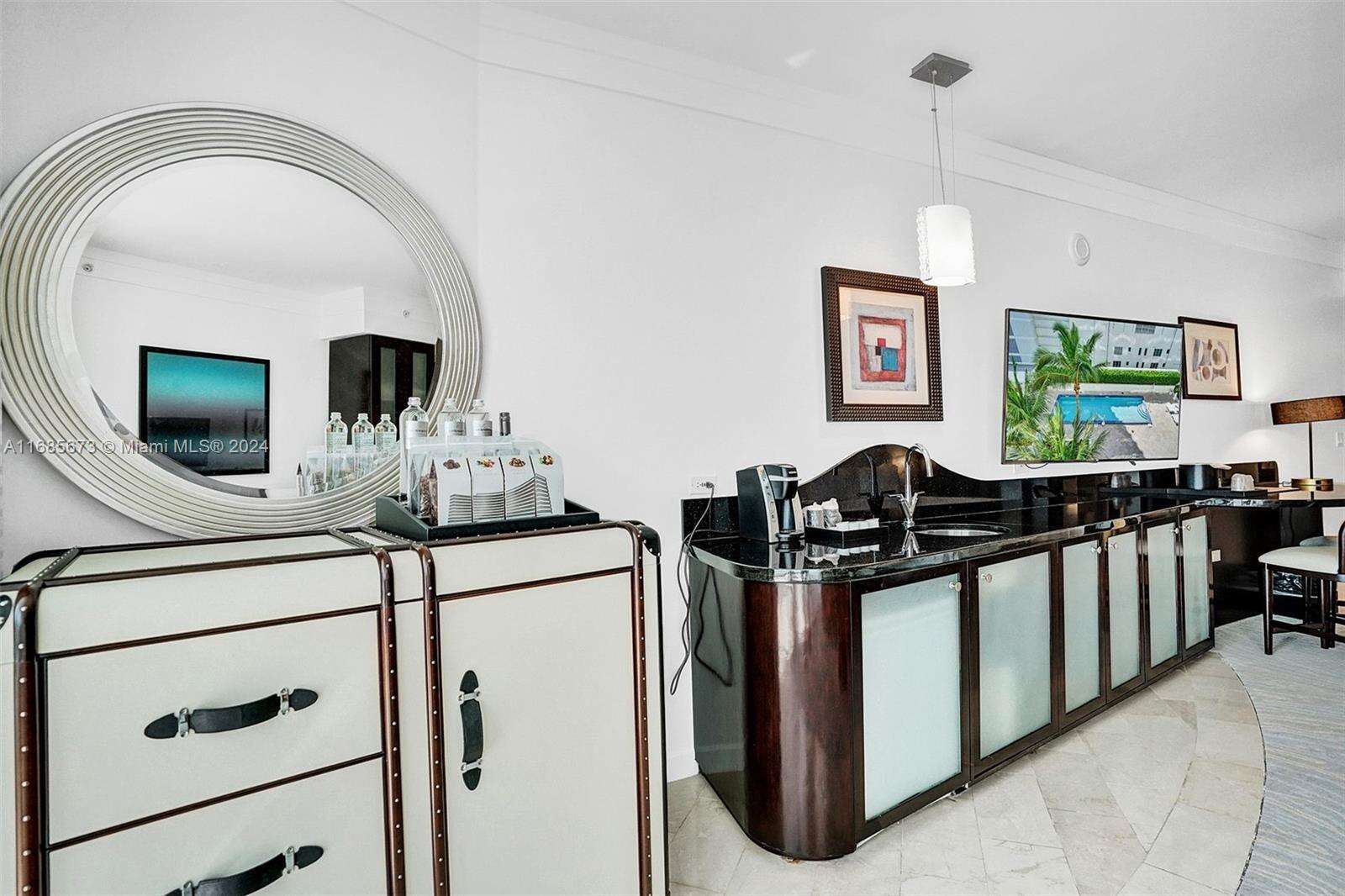 Fontainebleau 3 at 4391 Collins Ave, Miami Beach, FL 33140 - For Sale photo 11