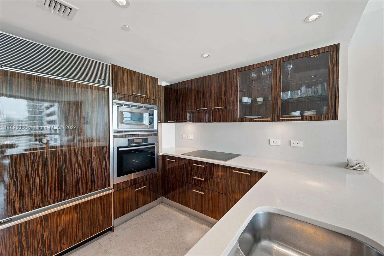 Central Carillon at 6801 Collins Ave, Miami Beach, FL 33141 - For Sale photo 11