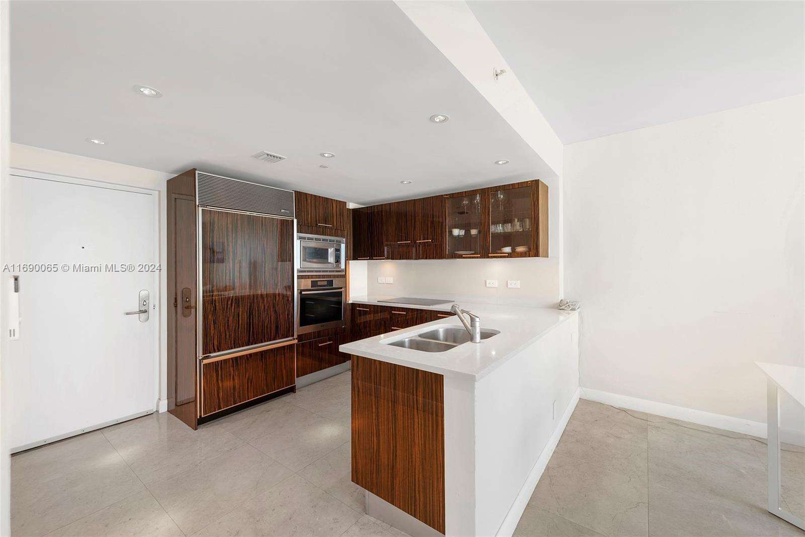 Central Carillon at 6801 Collins Ave, Miami Beach, FL 33141 - For Sale photo 14