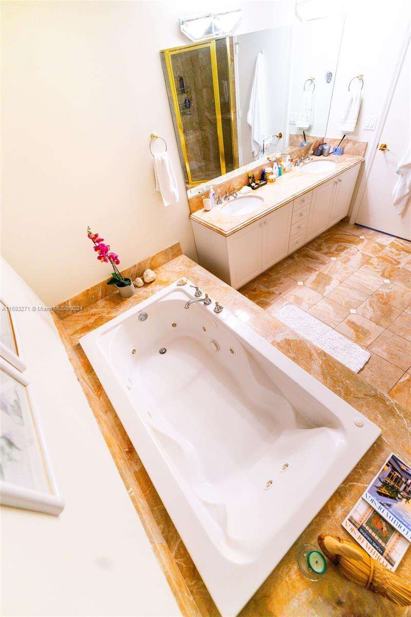 SOLIMAR - 9595 Collins Ave, Surfside, FL 33154 | Picture 10