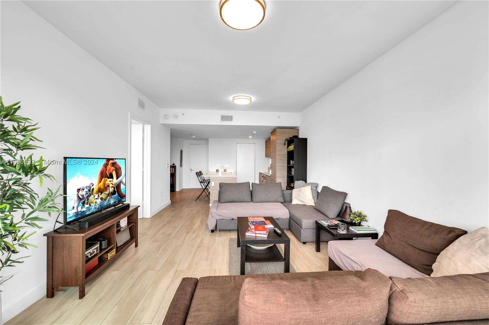 Sls Brickell at 1300 Miami Ave, Miami, FL 33130 - For Sale photo 16