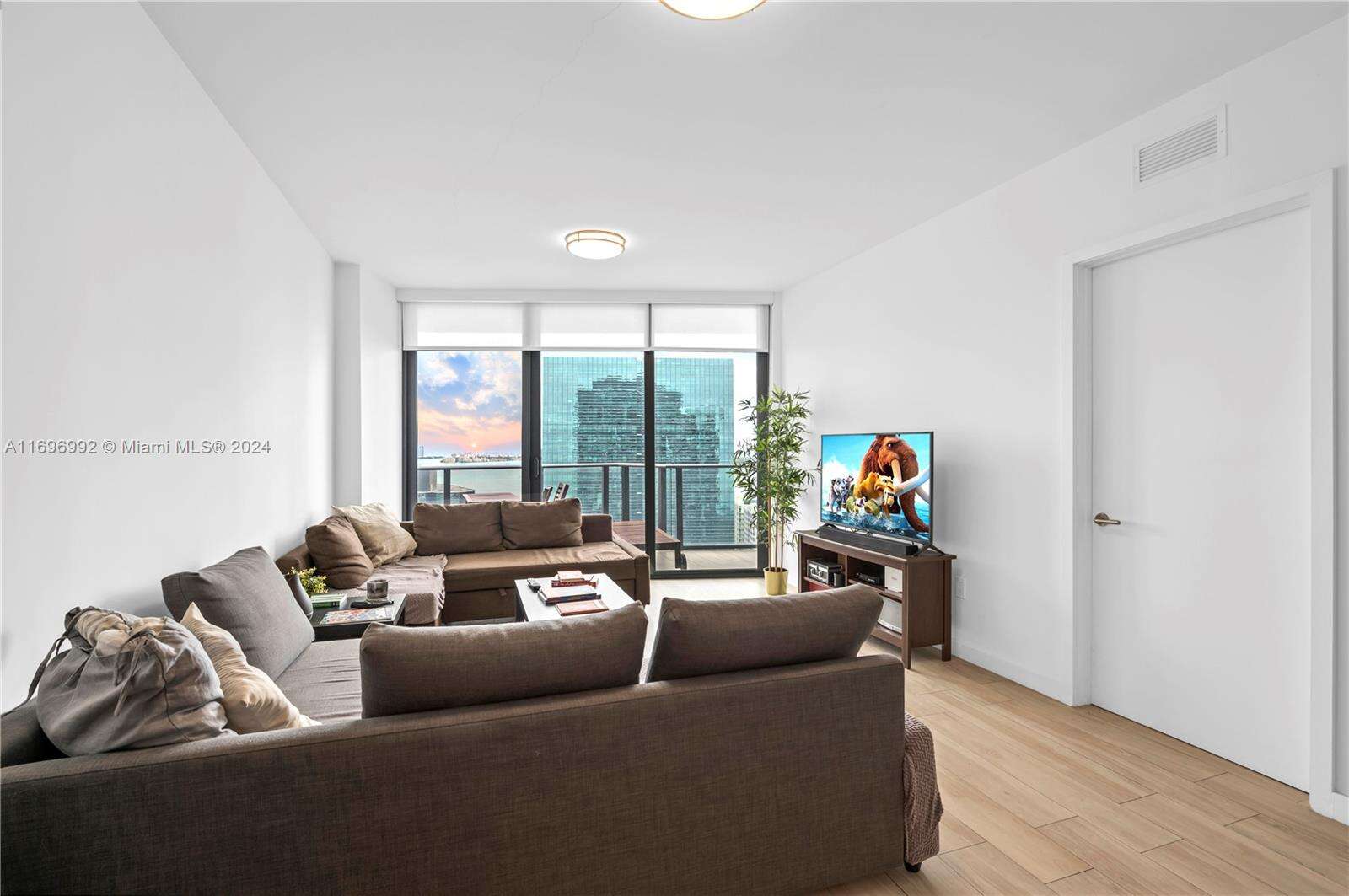 Sls Brickell at 1300 Miami Ave, Miami, FL 33130 - For Sale photo 27