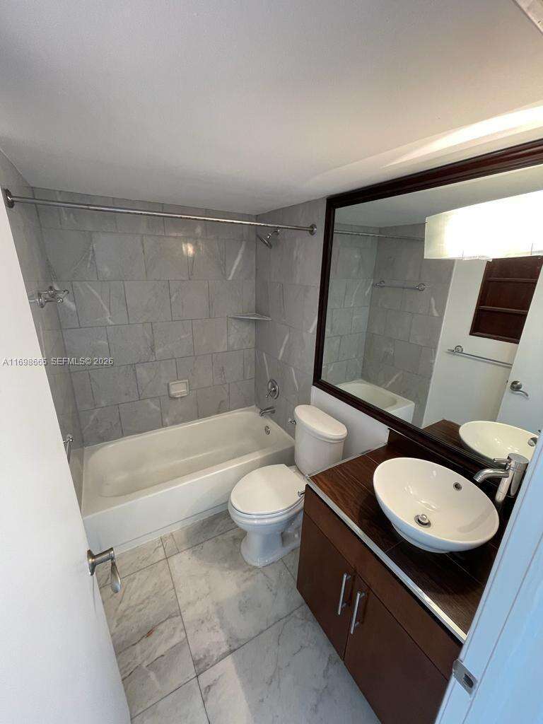Isola at 770 Claughton Island Dr, Miami, FL 33131 - For Sale photo 13