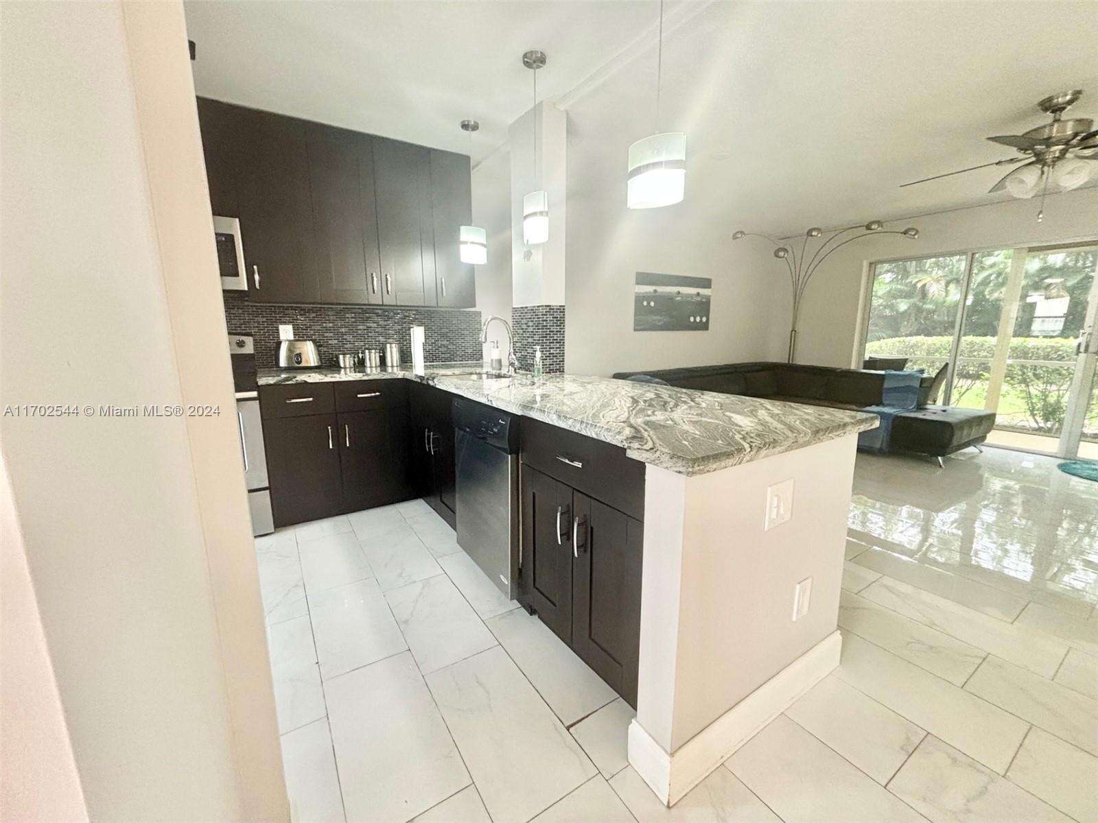 Fairways Royale Condos for Sale & Rent | Picture 1