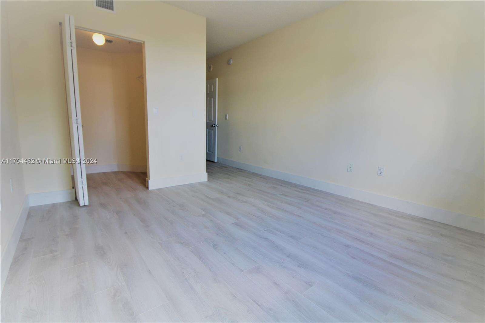 Porto Bellagio at 17150 Bay Rd, Sunny Isles Beach, FL 33160 - For Sale photo 26