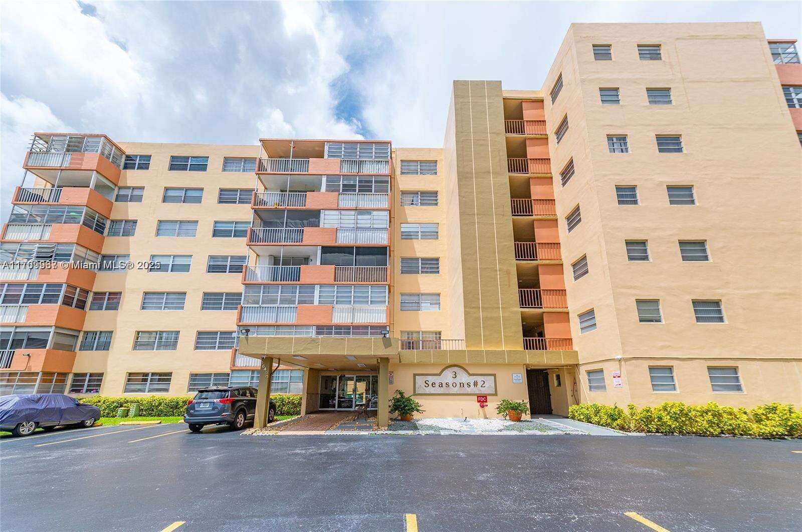 Three Seasons Condo Bldg No 2 Condos for Sale & Rent | Picture 1