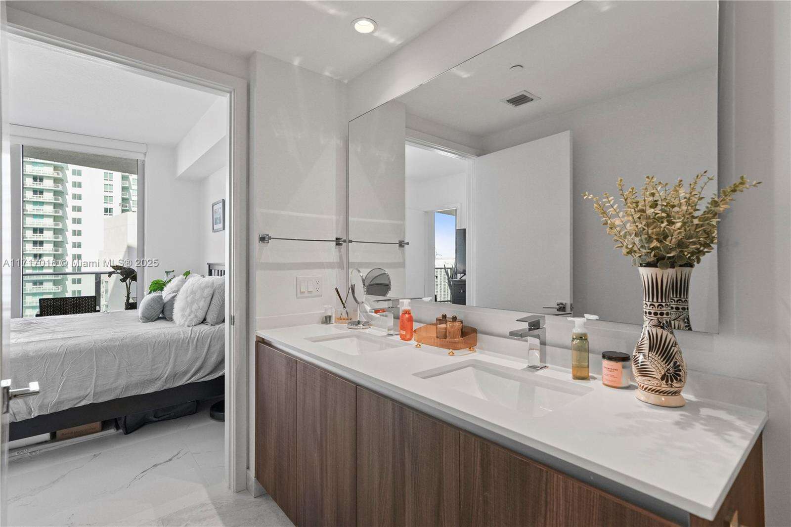Aria On The Bay at 488 18 St, Miami, FL 33132 - For Sale photo 16