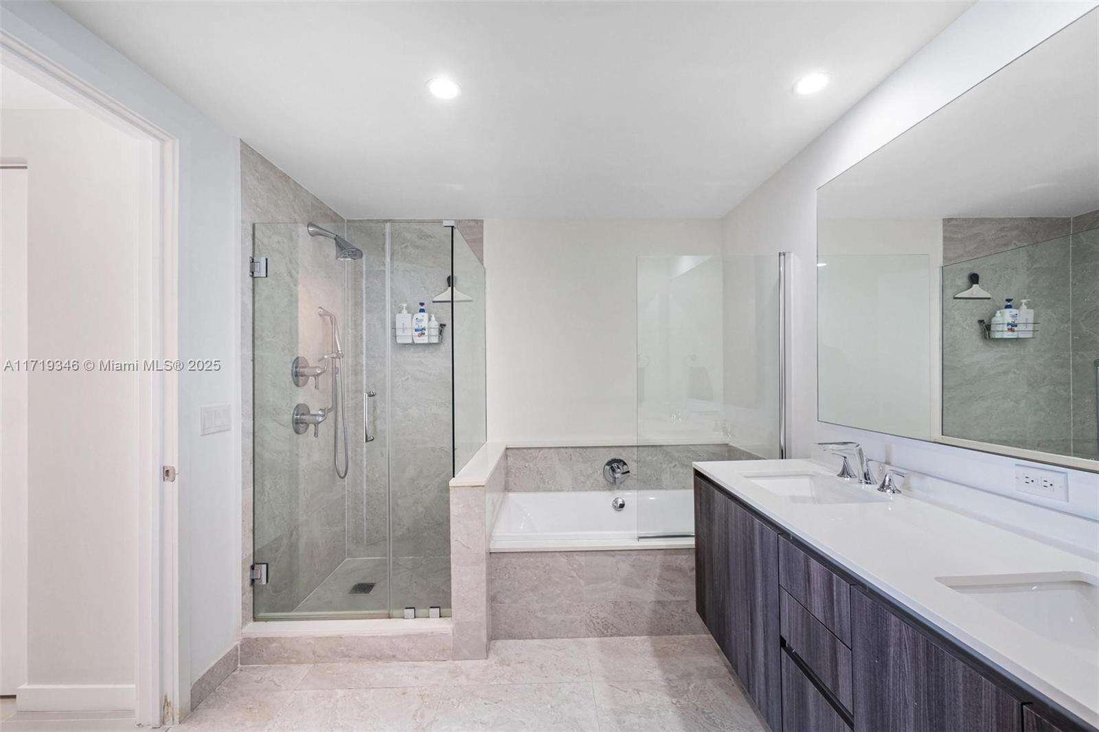 Aria On The Bay at 488 18 St, Miami, FL 33132 - For Sale photo 7