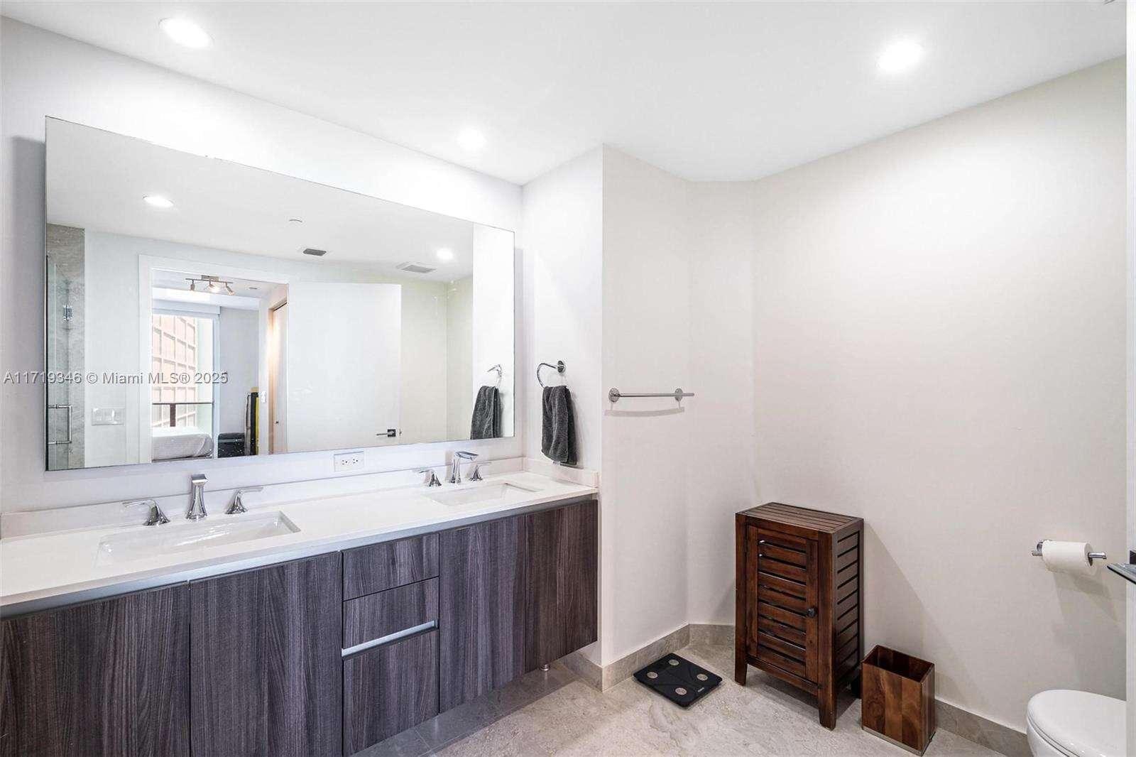 Aria On The Bay at 488 18 St, Miami, FL 33132 - For Sale photo 8