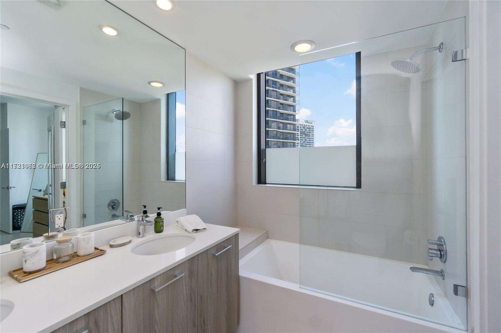 Paraiso Bayviews at 501 31 St, Miami, FL 33137 - For Sale photo 16