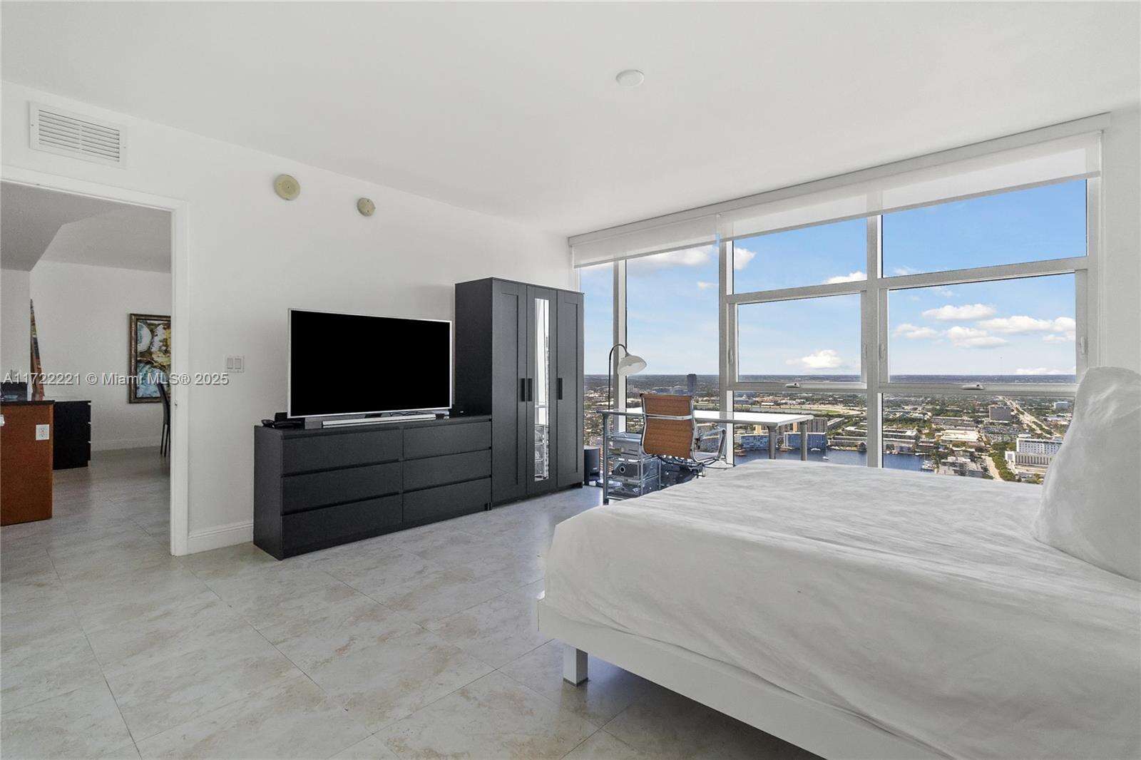 The Beach Club Two at 1830 Ocean Dr, Hallandale Beach, FL 33009 - For Sale photo 8