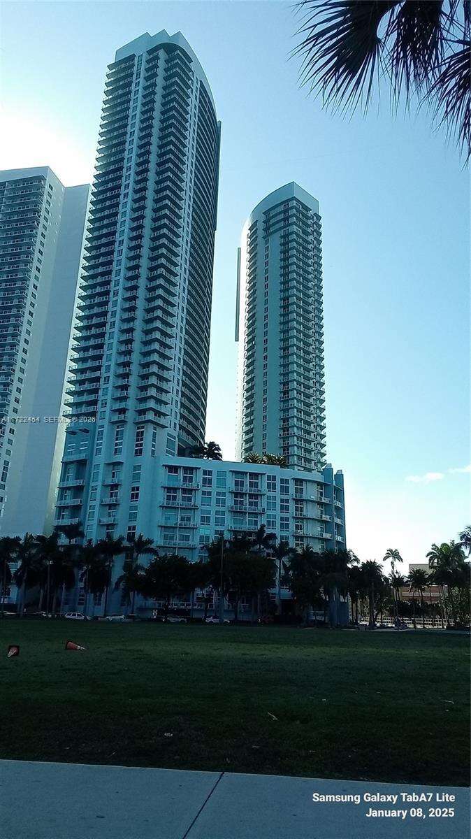 Quantum On The Bay at 1900 Bayshore Dr, Miami, FL 33132 - For Sale photo 2