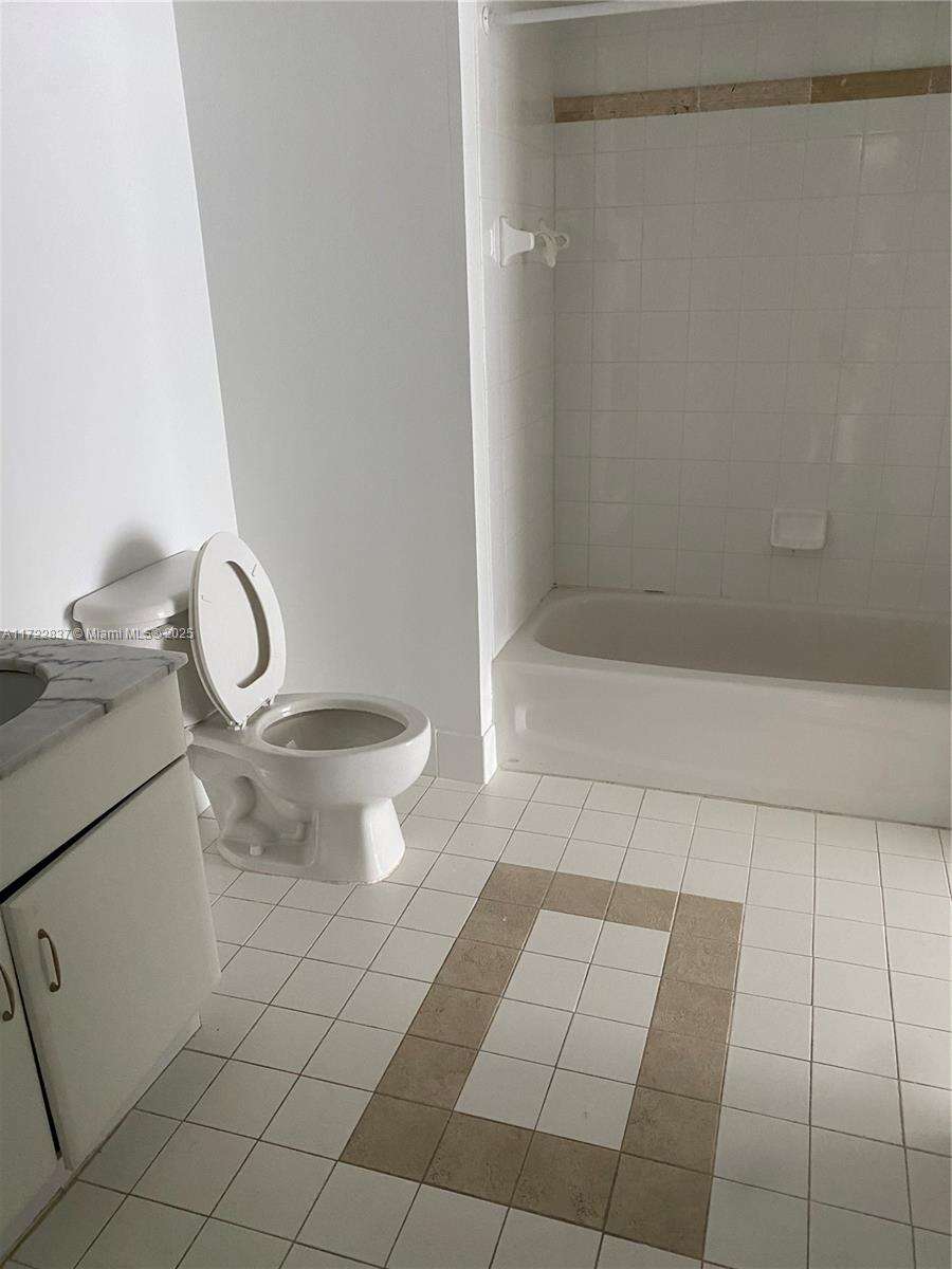 The Club At Brickell Bay at 1200 Brickell Bay Dr, Miami, FL 33131 - For Sale photo 3