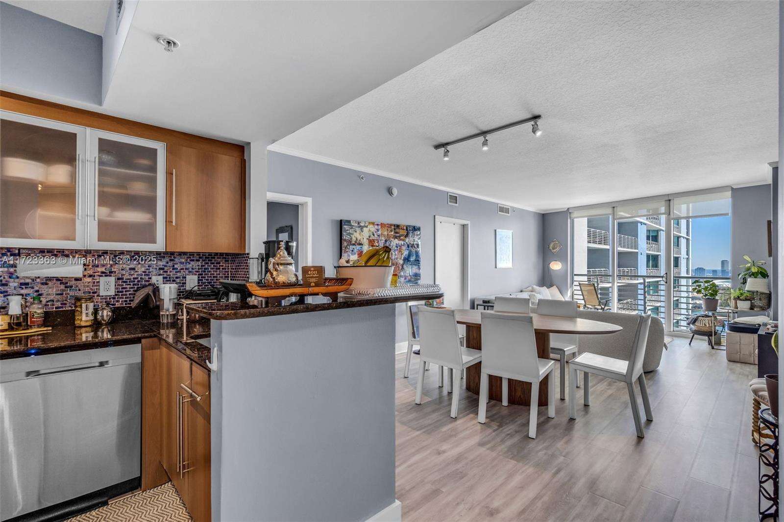 One Miami West at 325 Biscayne Blvd, Miami, FL 33131 - For Sale photo 3