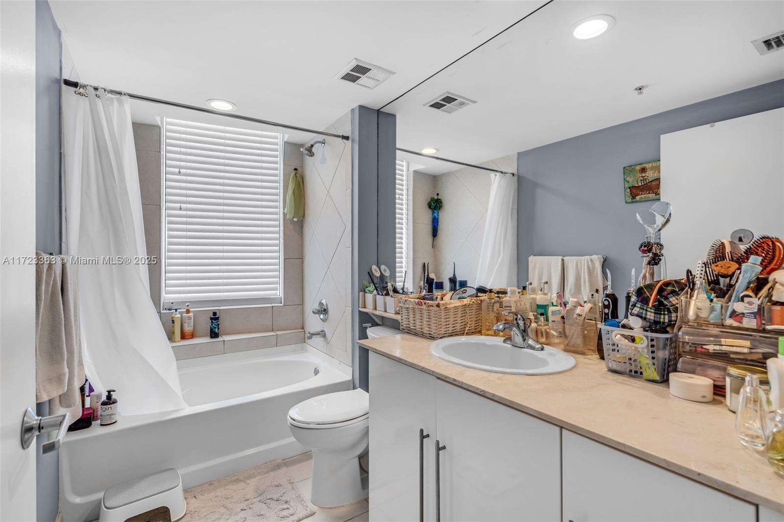 One Miami West at 325 Biscayne Blvd, Miami, FL 33131 - For Sale photo 21