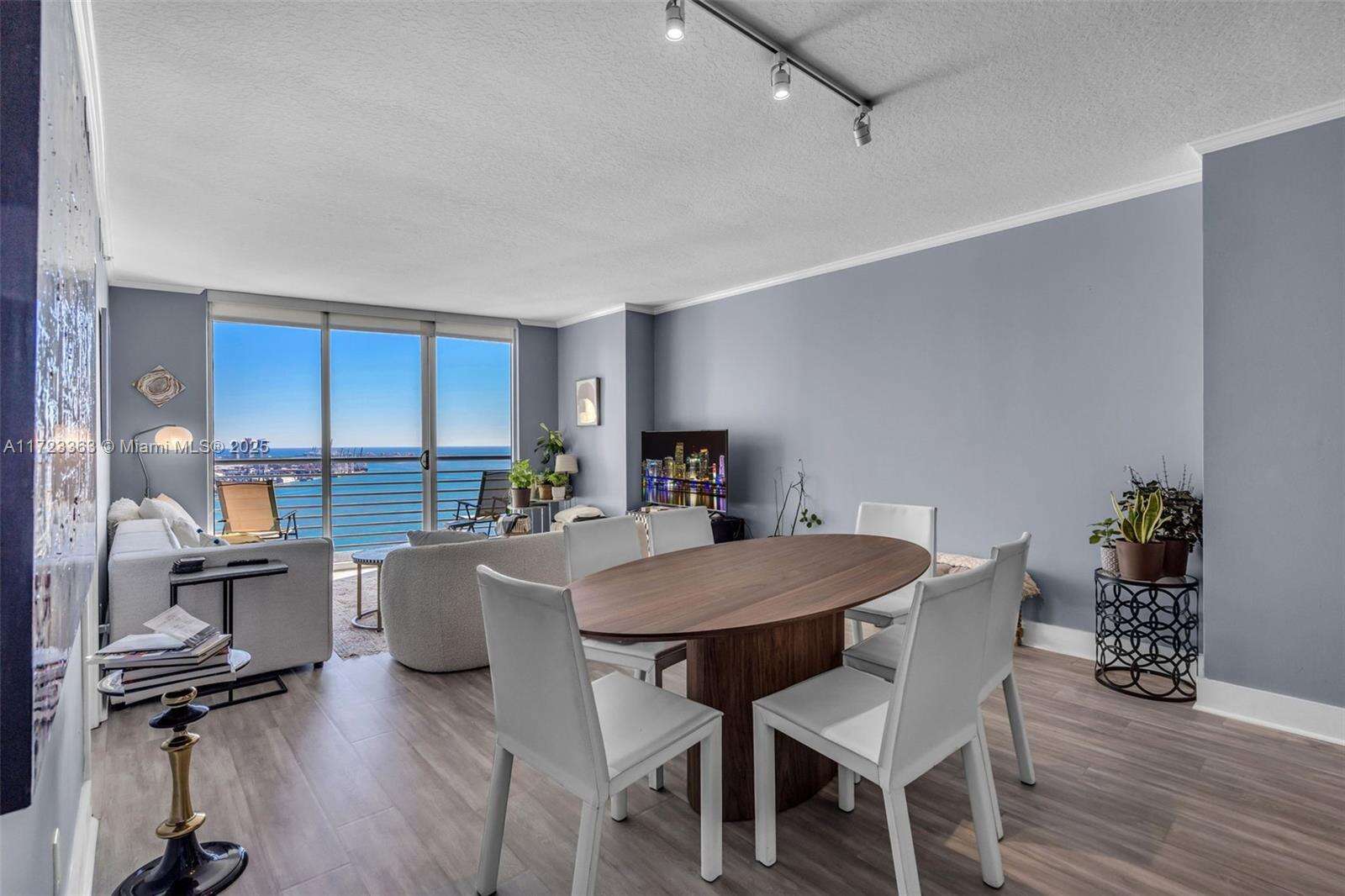One Miami West at 325 Biscayne Blvd, Miami, FL 33131 - For Sale photo 6