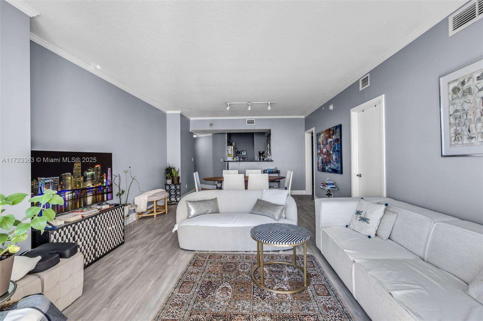 One Miami West at 325 Biscayne Blvd, Miami, FL 33131 - For Sale photo 8