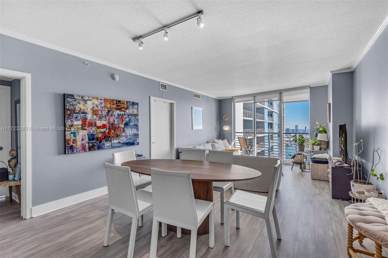 One Miami West at 325 Biscayne Blvd, Miami, FL 33131 - For Sale photo 9