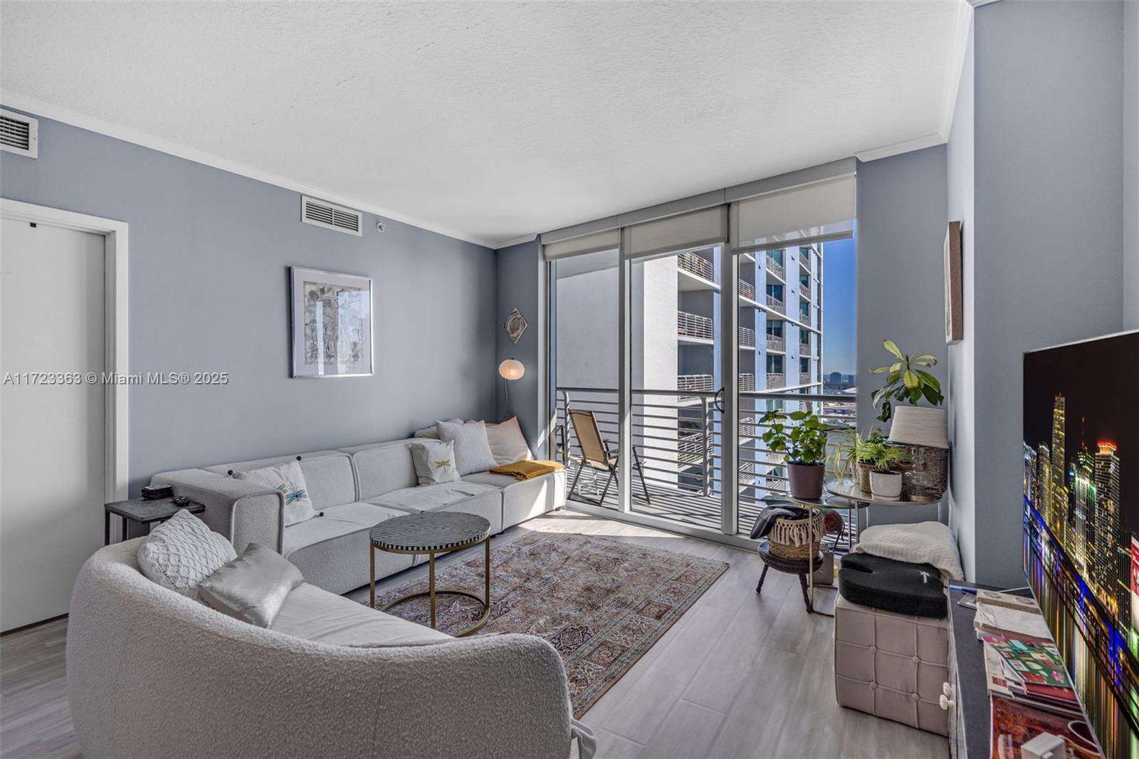 One Miami West at 325 Biscayne Blvd, Miami, FL 33131 - For Sale photo 10
