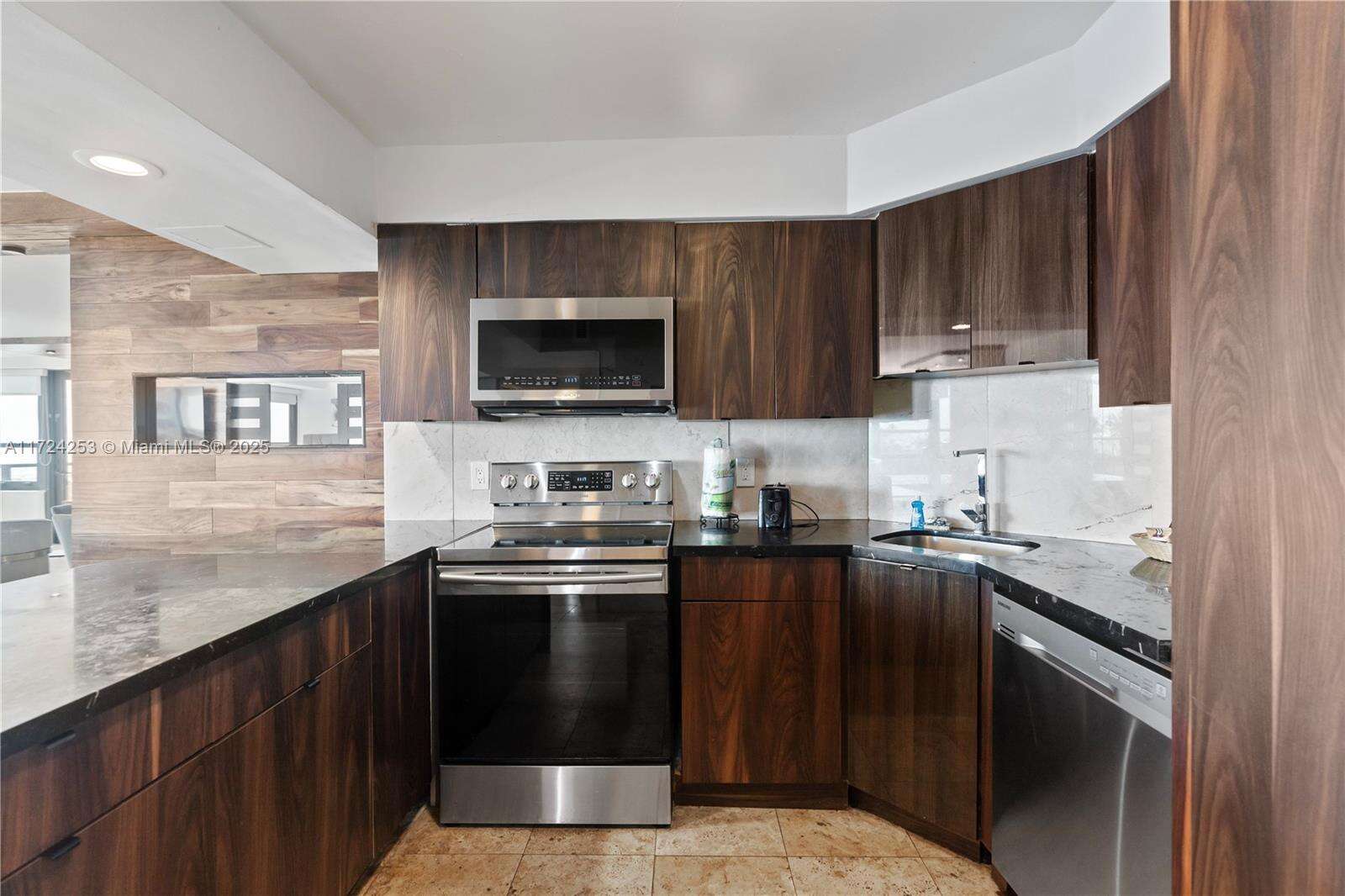The Alexander at 5225 Collins Ave, Miami Beach, FL 33140 - For Sale photo 18