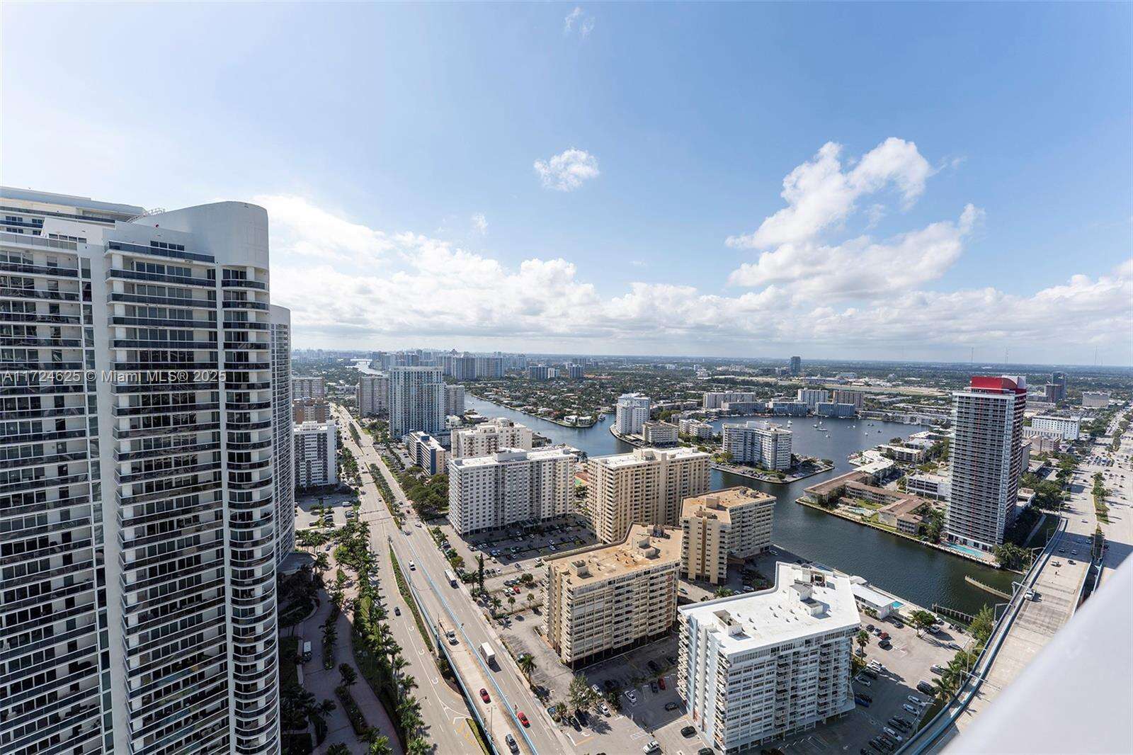Hyde Resort at 4111 Ocean Dr, Hollywood, FL 33019 - For Sale photo 4