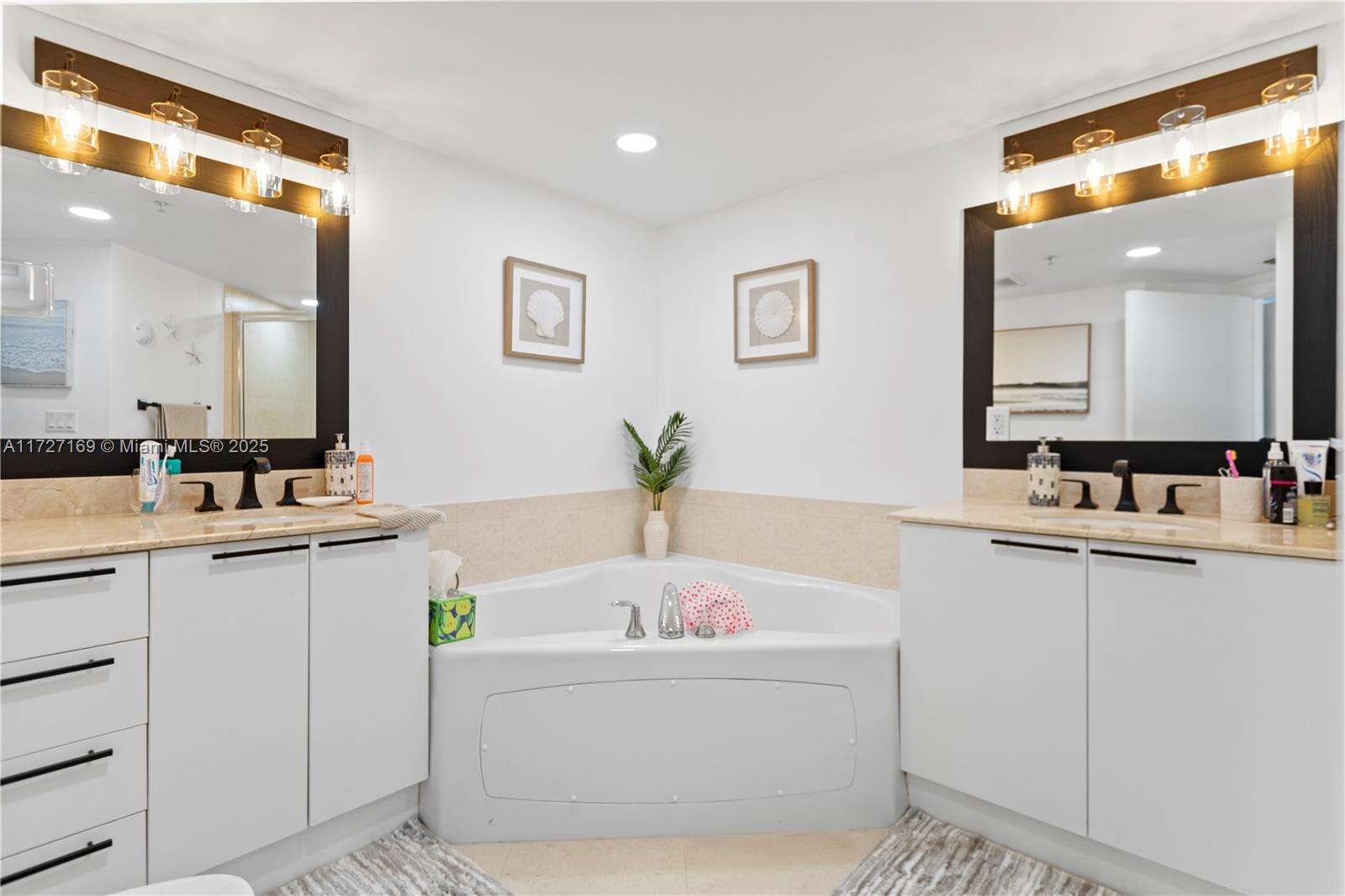 La Perla at 16699 Collins Ave, Sunny Isles Beach, FL 33160 - For Sale photo 24