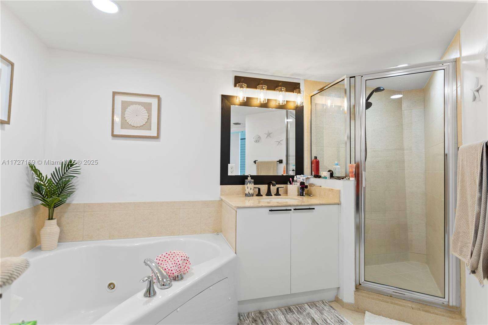 La Perla at 16699 Collins Ave, Sunny Isles Beach, FL 33160 - For Sale photo 25