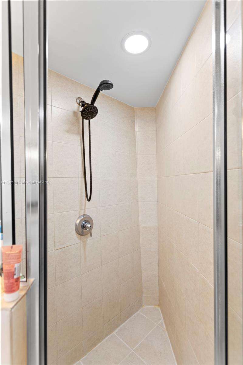 La Perla at 16699 Collins Ave, Sunny Isles Beach, FL 33160 - For Sale photo 26