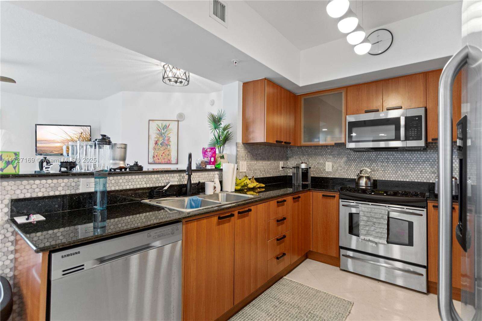 La Perla at 16699 Collins Ave, Sunny Isles Beach, FL 33160 - For Sale photo 10