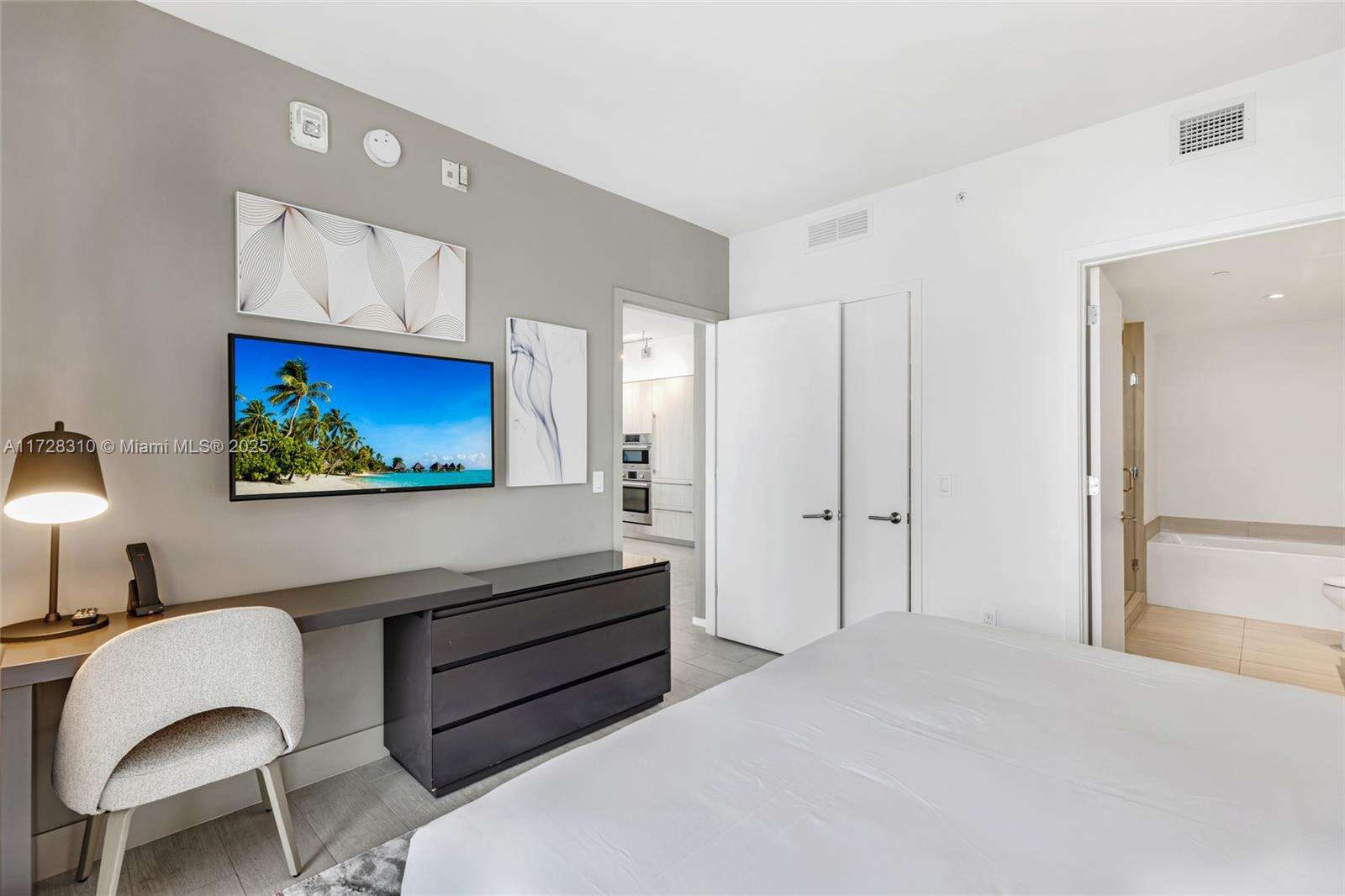 Hyde Beach House at 4010 Ocean Dr, Hollywood, FL 33019 - For Sale photo 18