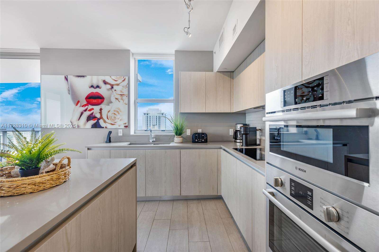 Hyde Beach House at 4010 Ocean Dr, Hollywood, FL 33019 - For Sale photo 9