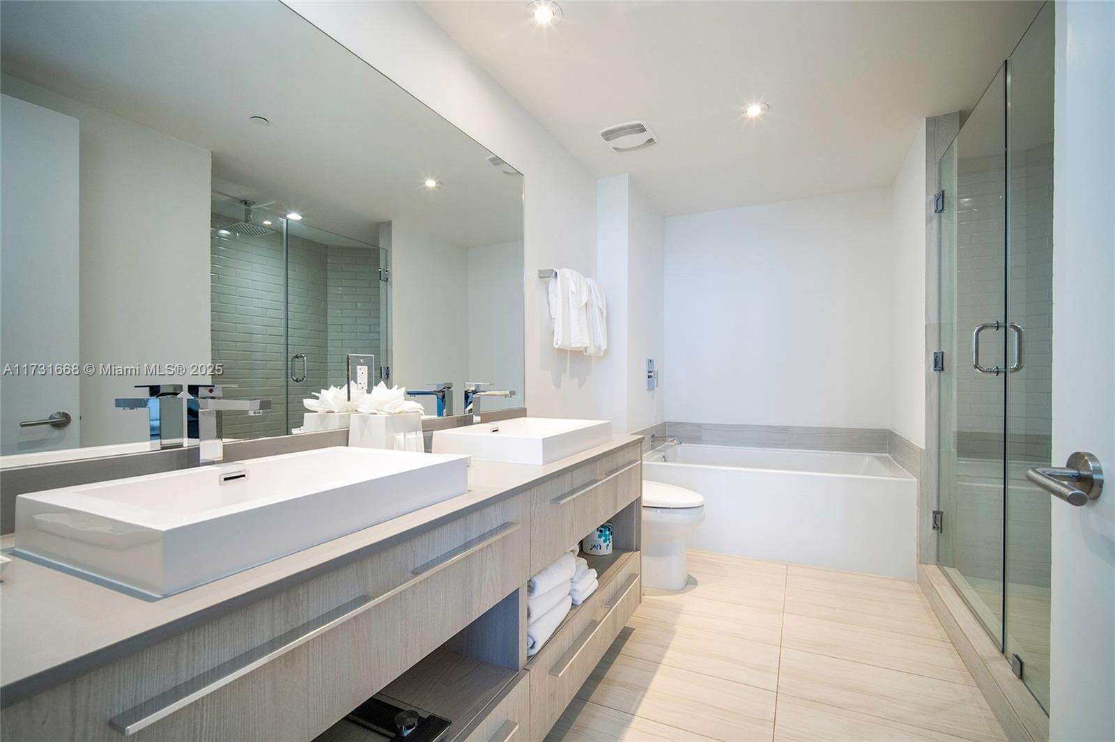Hyde Beach House at 4010 Ocean Dr, Hollywood, FL 33019 - For Sale photo 12
