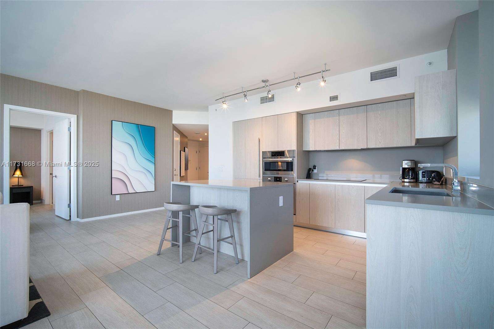 Hyde Beach House at 4010 Ocean Dr, Hollywood, FL 33019 - For Sale photo 6