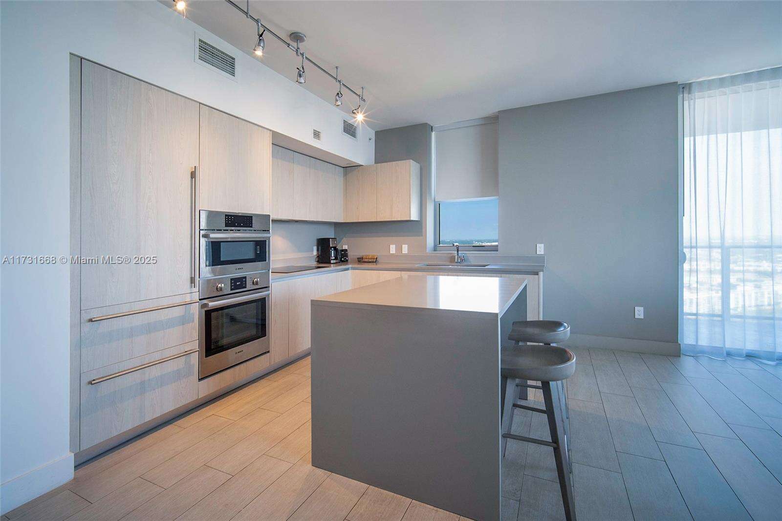 Hyde Beach House at 4010 Ocean Dr, Hollywood, FL 33019 - For Sale photo 8