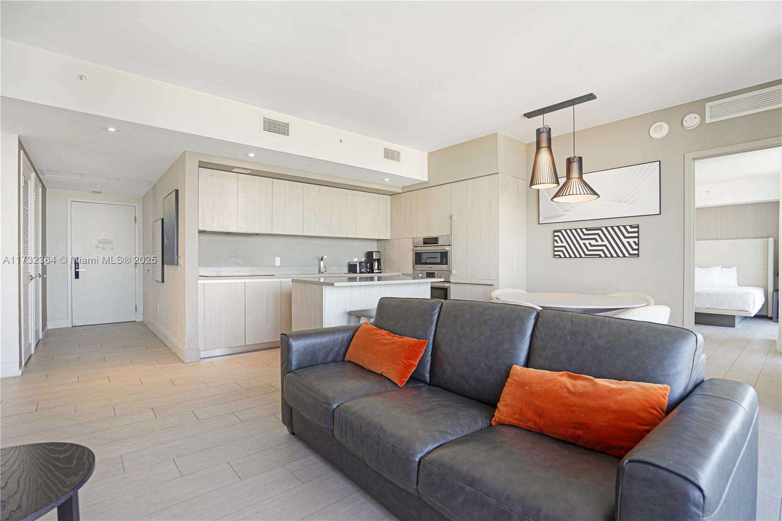 Hyde Beach House at 4010 Ocean Dr, Hollywood, FL 33019 - For Sale photo 4