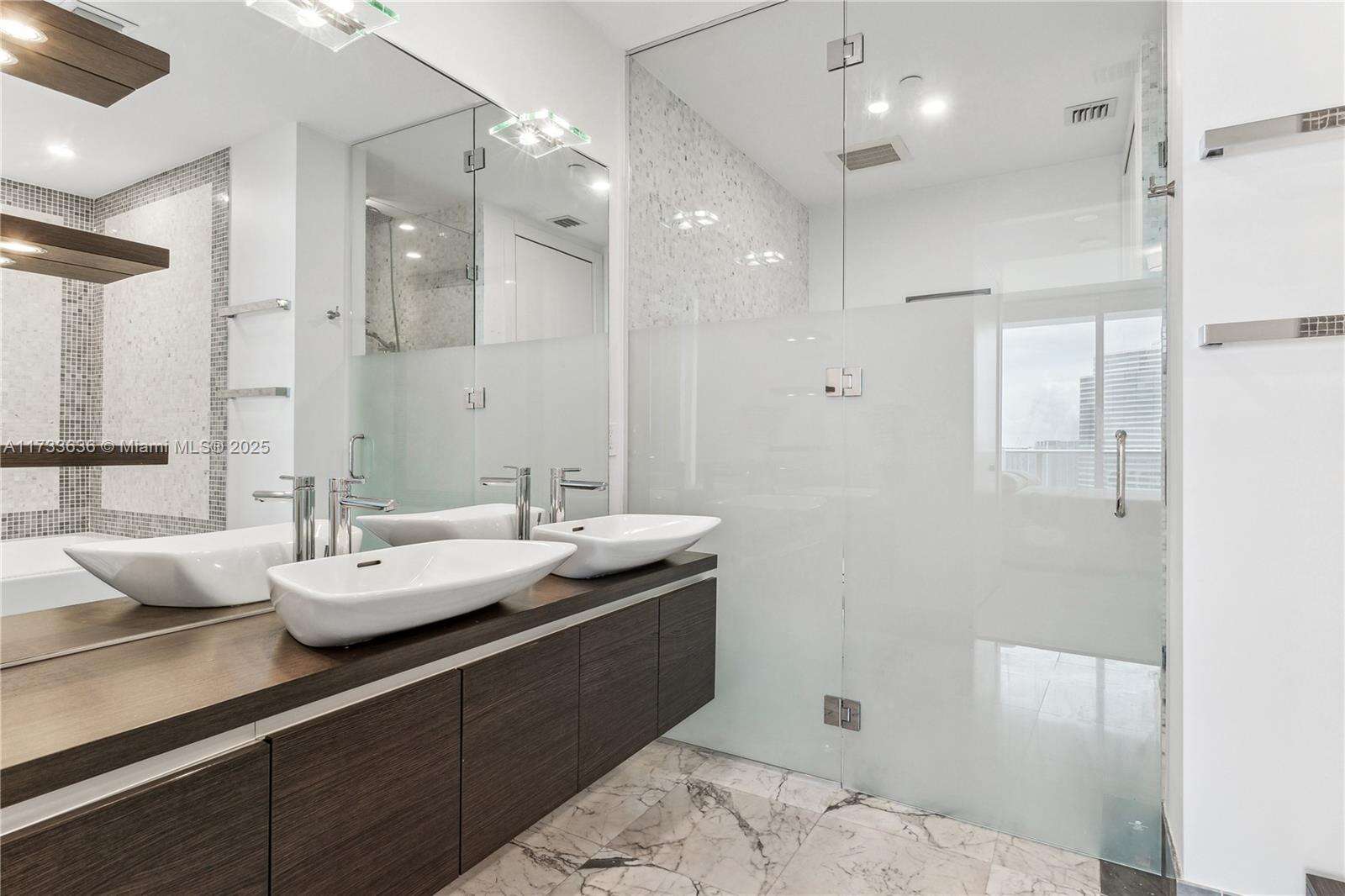 Epic Residences at 200 Biscayne Blvd Way, Miami, FL 33131 - For Sale photo 15
