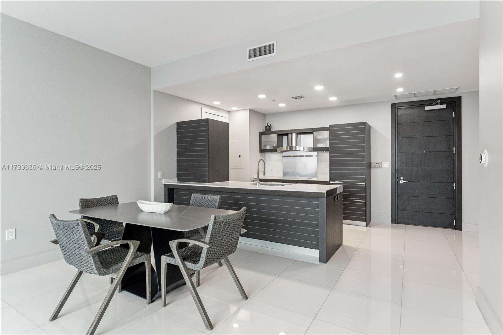 Epic Residences at 200 Biscayne Blvd Way, Miami, FL 33131 - For Sale photo 3