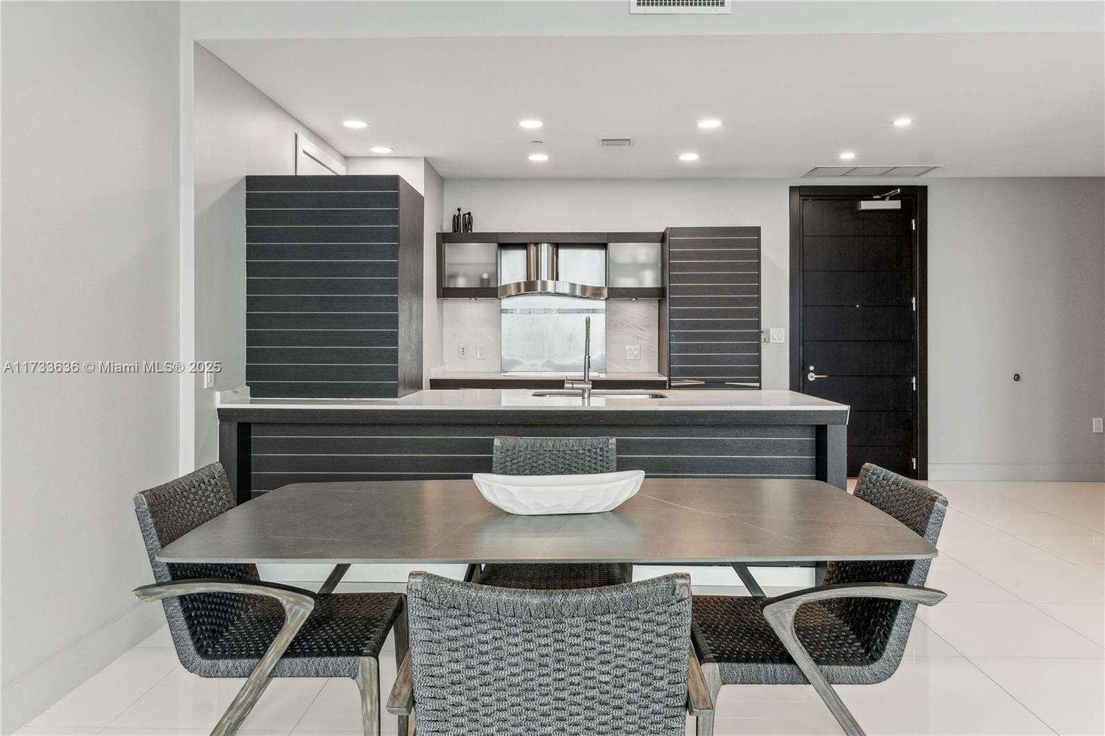 Epic Residences at 200 Biscayne Blvd Way, Miami, FL 33131 - For Sale photo 4