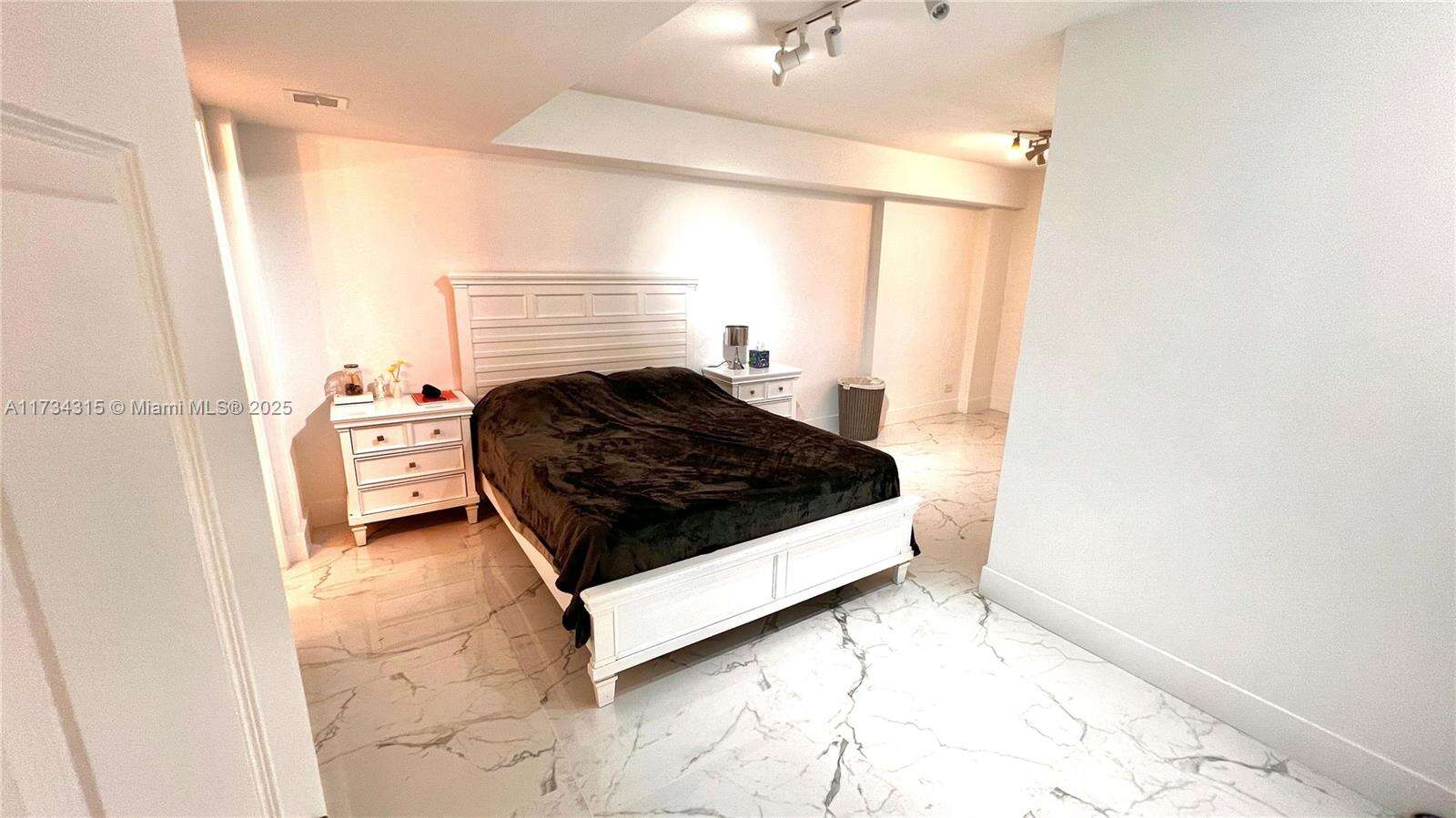 Maison Grande at 6039 Collins Ave, Miami Beach, FL 33140 - For Sale photo 7