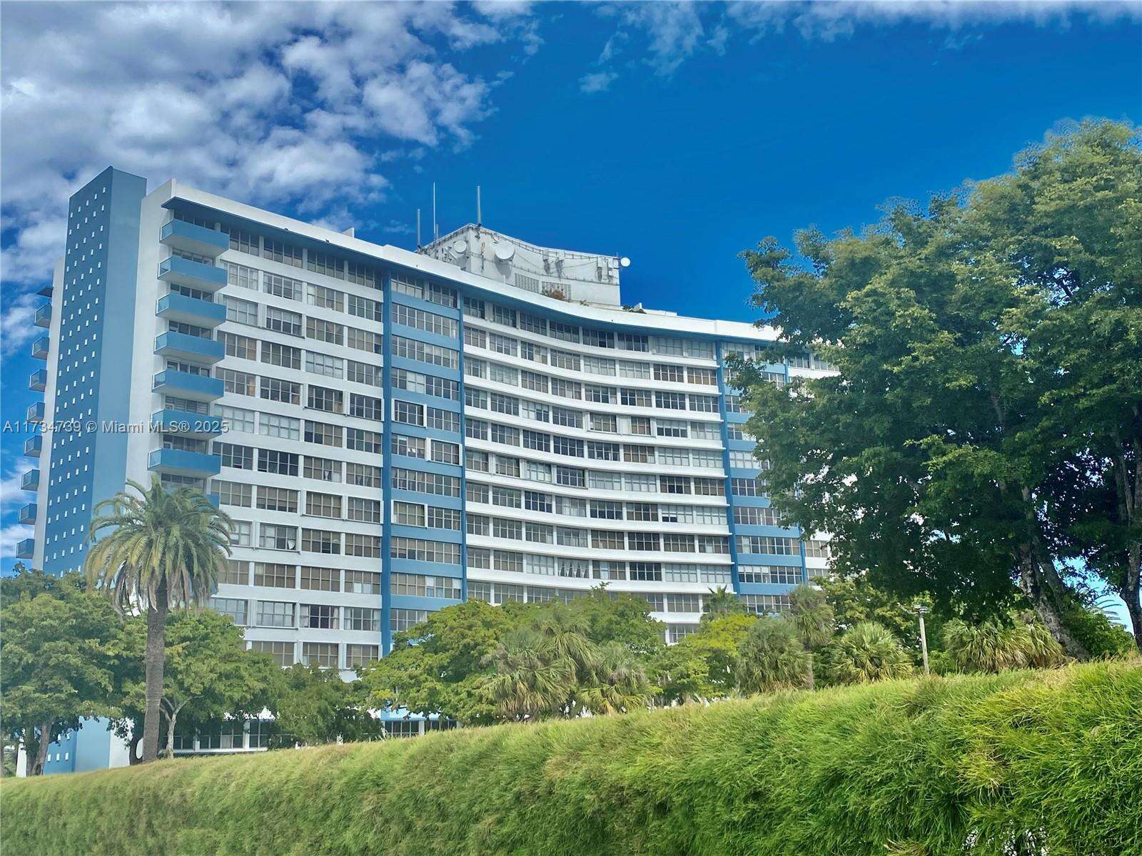 Parkview Point Condos for Sale & Rent | Picture 1