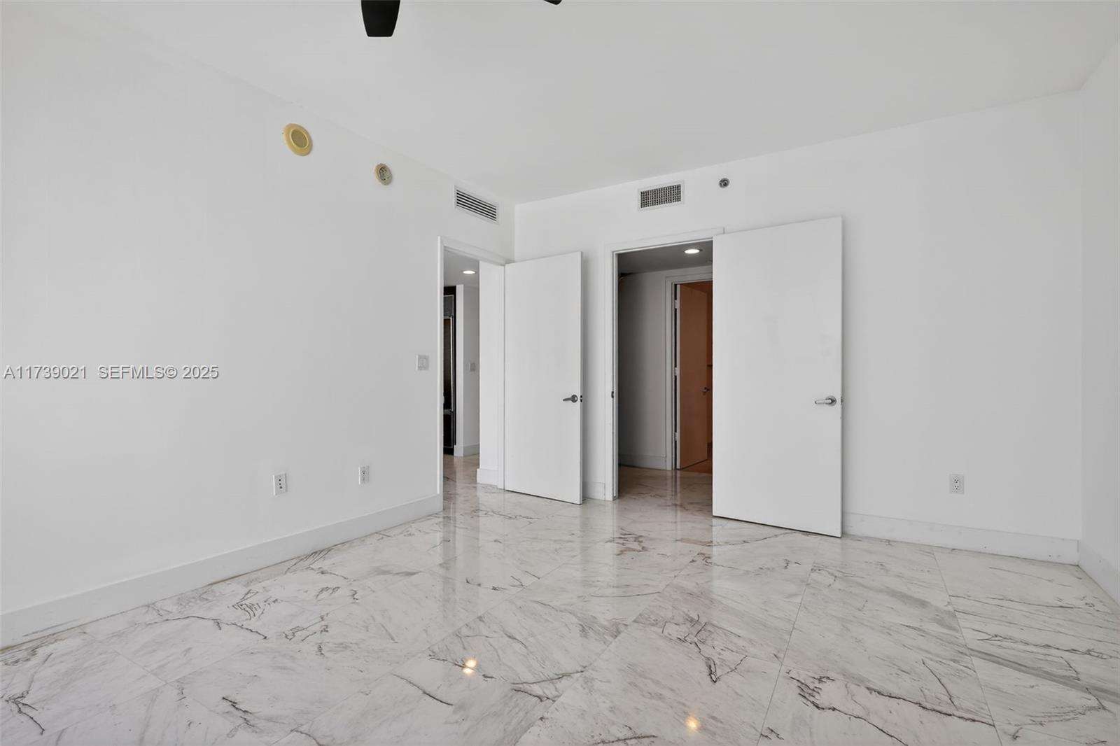ICON BRICKELL CONDO NO 3 - 485 Brickell Ave, Miami, FL 33131 | Picture 19