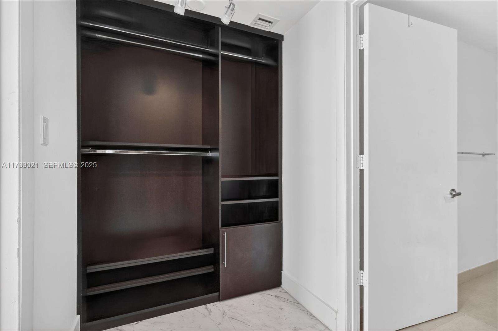 ICON BRICKELL CONDO NO 3 - 485 Brickell Ave, Miami, FL 33131 | Picture 20